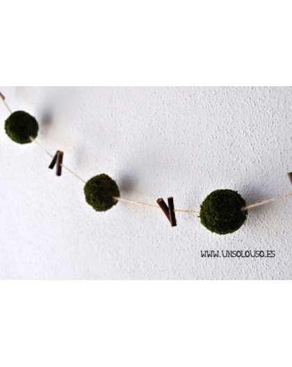 GUIRNALDA BOLAS DE MUSGO